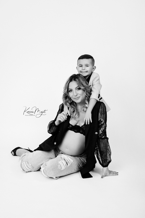 séance photo de grossesse en famille avec son fils Velizy-Villacoublay Karine Majet photographe