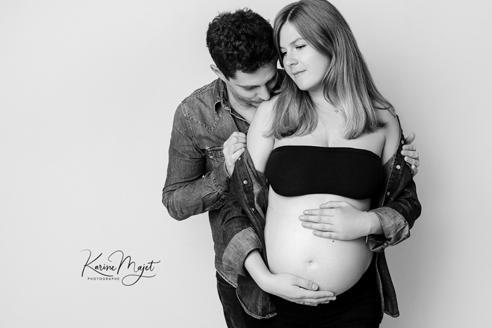 photo de grossesse en couple belle séance à deux au studio de karine majet photographe