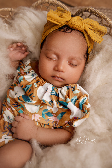 séance phto nouveau-né Elancourt portrait bebe métisse fille karine majet