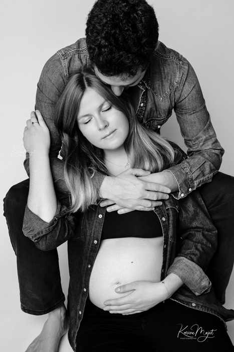 shooting grossesse à deux complicité et tendresse Karine Majet photographe