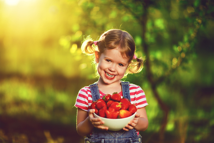 faire aimer les fruits en amenant les enfants pour la cueillette