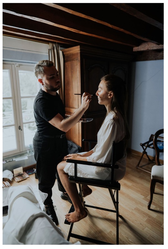 la prestation maquillage et coiffure est disponible au studio photo de Karine Majet