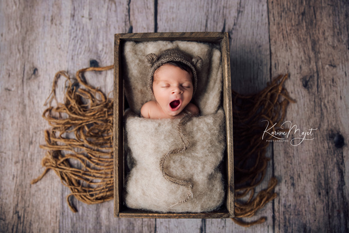 faire-part de naissance petit garçon en train de bailler karine majet photographe
