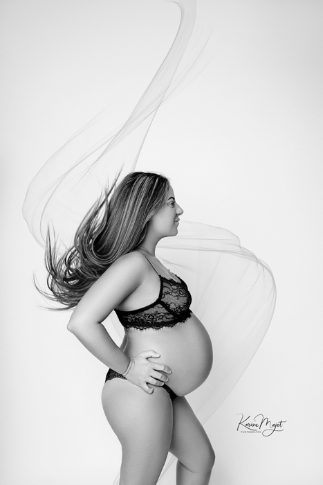 shooting grossesse dans le 91 maman de profil avec un foulard karine majet