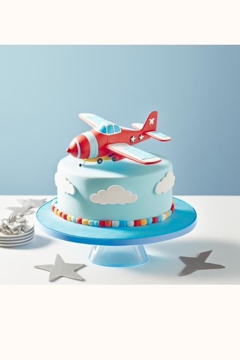 gâteau d'anniversaire bleu avec un avion rouge