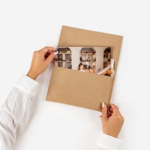 tirage photo pour Noël dans une pochette cadeau beige