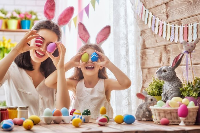comment décorer une table sur le thème de Pâques avec ses enfants
