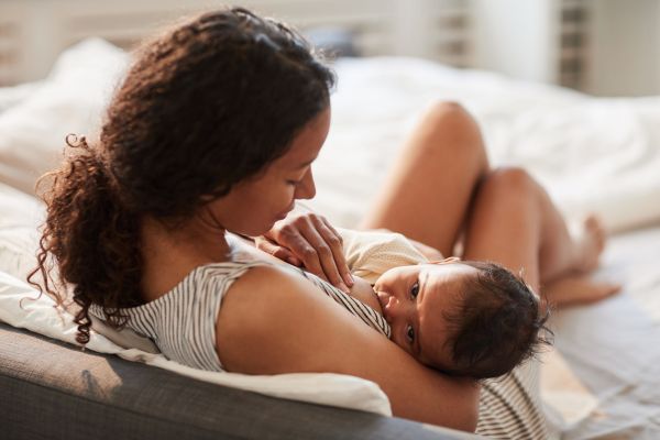 vous pouvez allaiter dans votre lit pour encore plus de confort