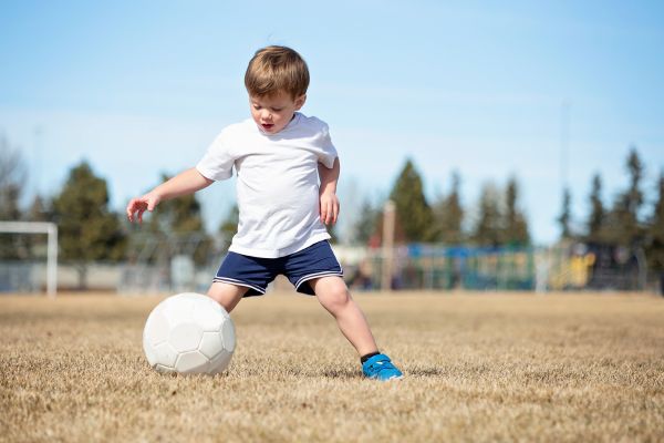 le football pour enfants permet de s'amuser en équipe