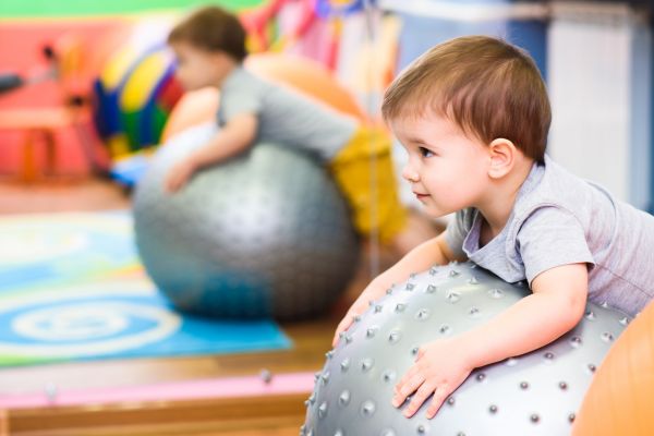 le baby sport permet aux jeunes enfants de s'amuser et de développer leur motricité