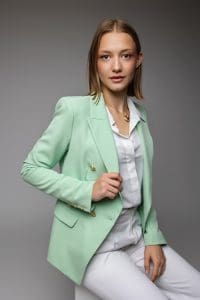 look stylé pour adolescente avec un blazer pour un côté chic