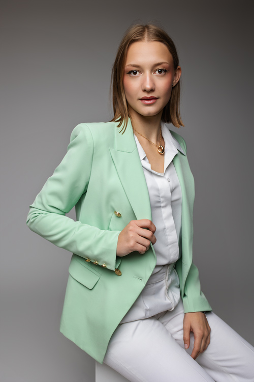 look stylé pour adolescente avec un blazer pour un côté chic