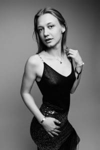 top portrait d'adolescente petit haut noir et photo noir et blanc