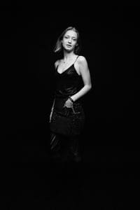 shooting ado tendance et stylé robe noire jeu d'ombre et de lumière